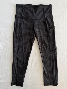 Lululemon Black Camo Leggings Size 4 | 23” Inseam